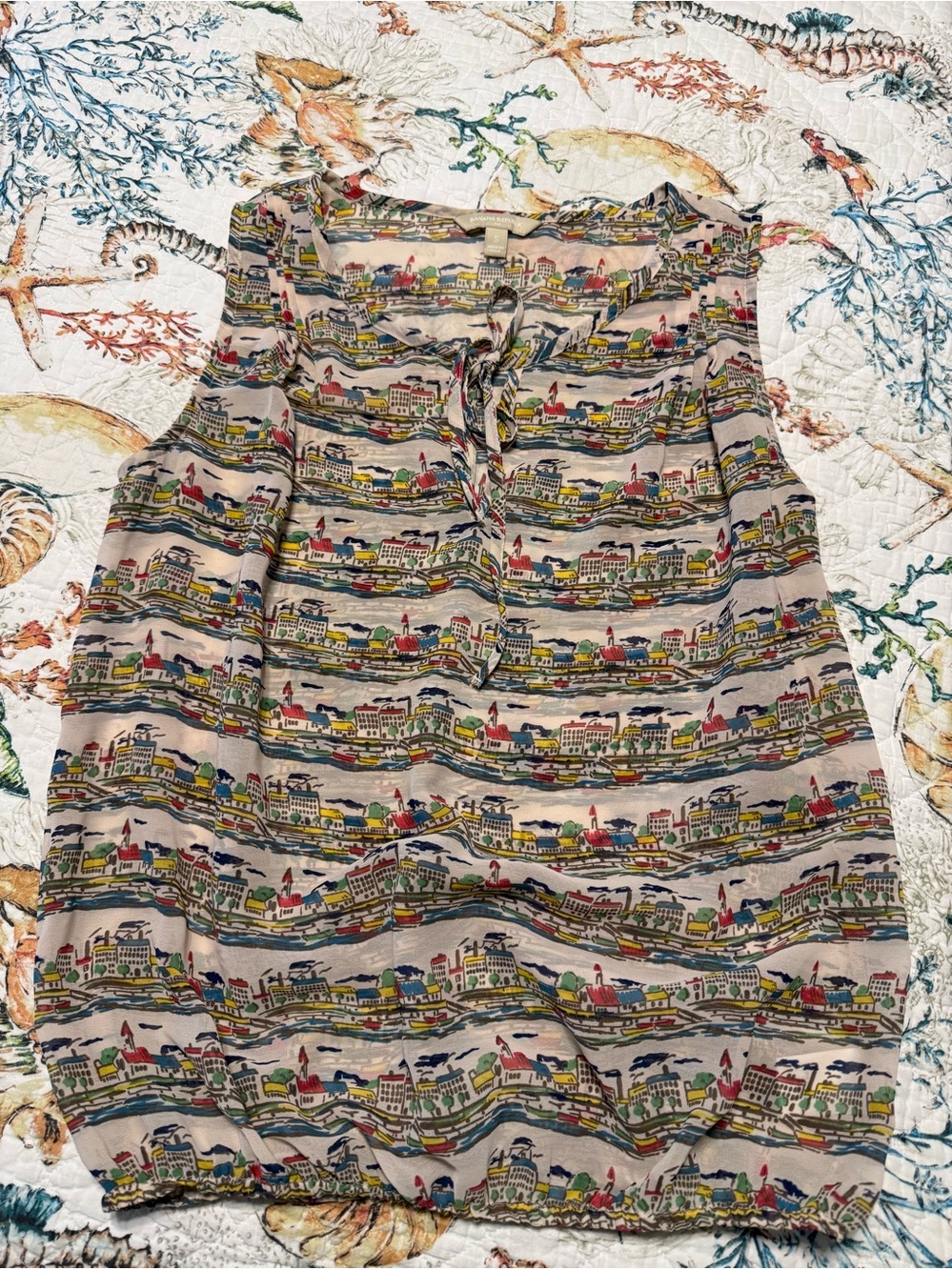 Banana Republic Sleeveless Cityscape Print Blouse in Cream & Multicolor